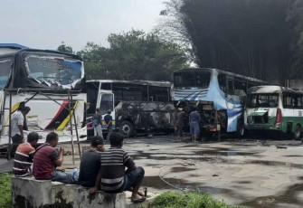 Bus terbakar di Babakan Madang 