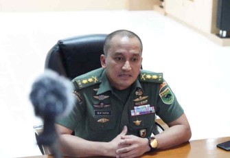 Kapendam XVIII Kasuari Letkol Inf Batara Alex Bulo saat memberikan keterangan pers di Makodam, Selasa (20/9)