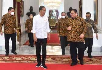 Presiden Joko Widodo saat menerima anggota Bawaslu di Istana Negara Jakarta, Kamis (22/9)