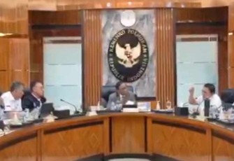 Menkopolhukam Mahfud MD saat rapat TGIPF Tragedi Kanjuruhan di kompleks istana Kepresidenan, Jakarta, Rabu (12/10)