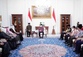 Wapres KH Ma'ruf Amin menerima Menteri Haji dan Umrah Arab Saudi Tawfiq F Al Rabiah.