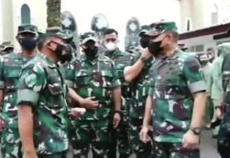 Prajurit Kodam III/Siliwangi Bantu Korban Gempa Cianjur 