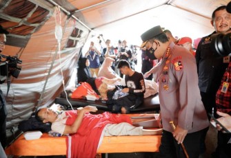 Kapolri Jenderal Listyo Sigit Prabowo jenguk korban gempa Cianjur 