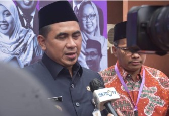 Wagub Jateng Taj Yasin Maimoen saat memberikan keterangan pers 
