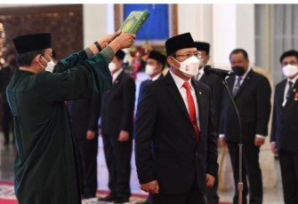 Presiden Joko Widodo melantik Muhamad Mardiono sebagai Utusan Khusus Presiden Bidang Kerja Sama Pengentasan Kemiskinan dan Ketahanan Pangan di Istana Negara Jakarta, Rabu, 23 November 2022.