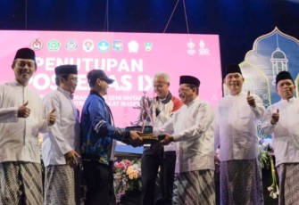 Ganjar Pranowo saat menutup Pospenas IX di Benteng Vastenburg Surakarta, Sabtu (26/11) malam