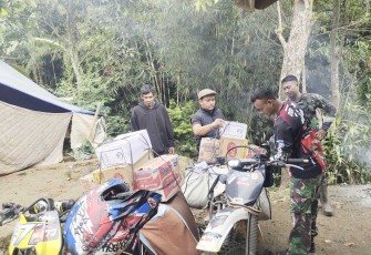 Trail Kopassus distribusikan logistik ke lokasi yang sulit di jangkau. Minggu (27/11)