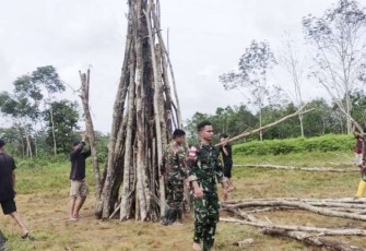 Persiapan api unggun rayakan pergantian tahun bersama masyarakat perbatasan 