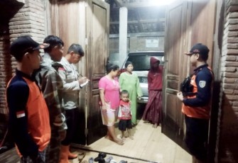Evakuasi korban banjir di wilayah Polsek Sayung