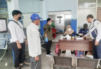 Test Urine jelang tahun baru di terminal Kota Batu