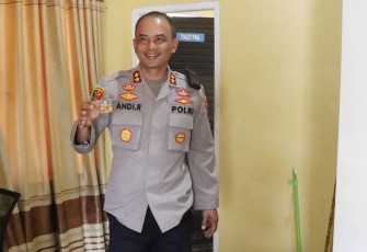 Kapolres Aceh Timur saat Ikut Tes Urine
