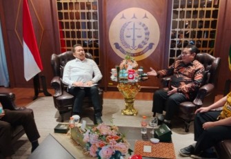 Jaksa Agung ST Burhanuddin ketika menerima Pengurus SMSI Pusat yang dipimpin Ketua Umum Firdaus di Gedung Bundar Kejaksaan Agung Jakarta (6 Juli 2022).