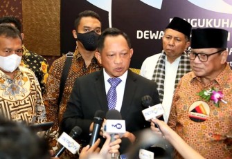 Mendagri usai menghadiri acara Pengukuhan Pengurus DPP Gebu Minang Periode Tahun 2022-2027 di Hotel Mulia Senayan, Jakarta, Minggu (18/9/2022).