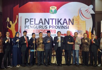 Rosjonsyah (tengah) saat foto bersama usai acara di Hotel Santika, Sabtu (27/8/2022).