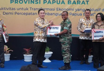 Penyerahan DIPA dan TKDD TA 2023 Provinsi Papua Barat