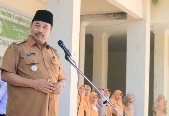  Bupati Pasaman H. Benny Utama di hadapan masyarakat Mapattunggul Selatan saat membuka Musabaqah Tilawatil Quran (MTQ) tingkat Kecamatan Mapattunggul Selatan, ba'da Jumat (16/9) kemarin di halaman kantor camat Matuse di Silayang.