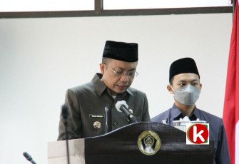 Wakil Bupati Blitar Rahmat Santoso saat Menyampaikan Keterangan Pemerintah di Sebuah Forum Rapat Paripurna DPRD (foto : Faisal NR / dok. Klikwarta.com)