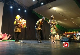 Bupati Blitar Rini Syarifah Menegaskan Udheng Cakra Palah Nantinya Akan Menguatkan Identitas Kesenian Khas Kabupaten Blitar (foto : Faisal NR / Klikwarta.com)
