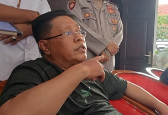 Walikota Blitar Santoso Saat Menyampaikan Keterangannya Kepada Awak Media Soal Perampokan di Rumah Dinasnya