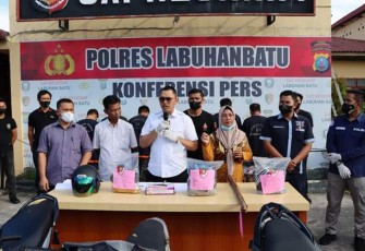 Kapolres Labuhanbatu, AKBP Anhar Arlia Rangkuti saat konferensi pers, Rabu (24/8/2022).