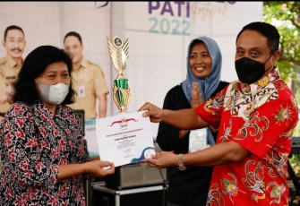 Wabup Safin saat menutup Pragola Pati Festival
