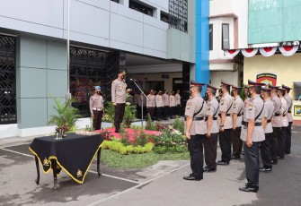 Kapolres Tulungagung saat Pimpin Upacara Sertijab Kasatlantas dan Enam Kapolsek Jajaran