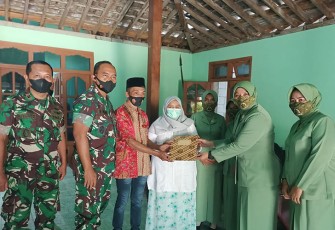 Dandim 0805/Ngawi Anjangsana Jenguk Keluarga Anggotanya yang Sakit