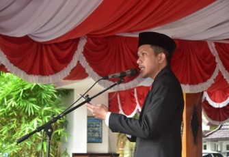 Wakil Bupati Trenggalek, Syah Muhamad Natanegara, saat memberikan sambutan Hari Jadi Provinsi Jawa Timur ke-77, di halaman Pendapa Manggala Praja Nugraha, Rabu (12102022).