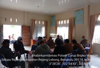 Gandeng Pemdes dan BMA, Bhabinkamtibmas Mediasi Warga yang Berselisih