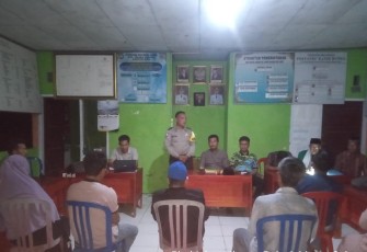 Pilar Desa Kecamatan Muara Sahung bersama BPD, Tokoh Masyarakat, Tokoh Adat dan Tokoh Agama, Rabu (23/11) malam saat mengelar kegiatan perdamaian secara adat.