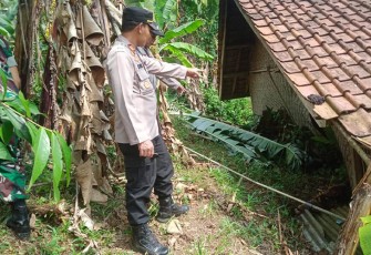 Longsor terjang rumah warga