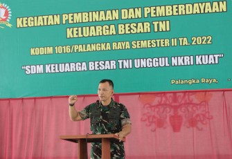 Dandim 1016 Palangka Raya Kolonel Inf Frans Kishin Panjaitan S.A.P., M.P.M., M.Han saat membuka kegiatan