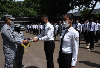 Penutupan kegiatan orientasi CPNS Bakamla RI Angkatan IX, di Lapangan Apel Mabes Bakamla RI, Jl. Proklamasi No. 56, Menteng, Jakarta Pusat, Jumat (8/4/2022).