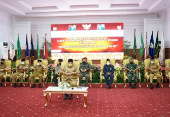 Wakil Gubernur (Wagub) Bengkulu Rosjonsyah saat mengikuti peringatan Otda secara Virtual dari Balai Daerah Semarak Bengkulu, Senin 26/4/2022.