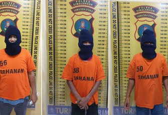 Tersangka saat diamankan aparat