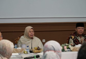 Gubernur Rohidin Mersyah saat menerima lawatan Menteri Perusahaan Perladangan dan Komoditi Malaysia YB Datuk Hajah Zuraida Kamaruddin di Balai Raya Semarak, Sabtu (16/7).