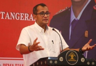 Wamenkumham Edward Omar Sharif Hiariej