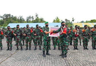 Danbrigif 24/Bulungan Cakti saat Pimpin Penyambutan Purna Tugas Satgas Yonif Raider 613/Raja Alam.