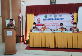 Kepala Kemenag Sukoharjo Muh Mu'alim membuka pelatihan Kurikulum Merdeka yang diadakan MIN 3 Sukoharjo di Hotel Sarila, Sukoharjo, Kamis (23/6/2022).