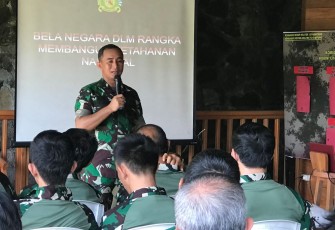 Dandim 1310/Bitung saat memberikan materi