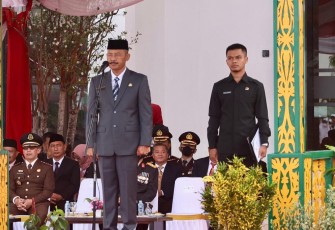 Adi Prihantara saat bertindak sebagai inspektur upacara