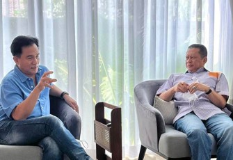Ketua MPR RI Bamsoet saat berdiskusi dengan Prof. Yusril Ihza Mahendra untuk penelitian disertasi, di Jakarta, Selasa (20/9/22).