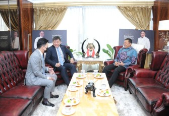 Bamsoet saat menerima Duta Besar Singapura untuk Indonesia H.E. Mr. Kwok Fook Seng, di Ruang Kerja Ketua MPR RI, di Jakarta, Selasa (20/9/22).