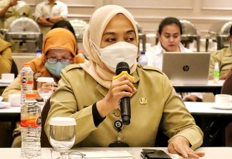 Sri Purwaningsih atau yang akrab disapa Nining saat menghadiri rapat koordinasi Tim Penerapan SPM tingkat pusat yang digelar secara hybrid, Selasa (30/8/2022) di Sentral Cawang Hotel Jakarta. 