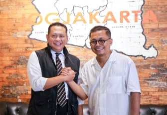 Bamsoet saat bertemu Kanjeng Pangeran Haryo Purbodiningrat di Yogyakarta, Minggu (11/12/22). 