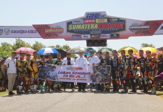 Gubernur Bengkulu Rohidin Mersyah saat membuka Sumatera Cup Prix Nasional Championship 2022