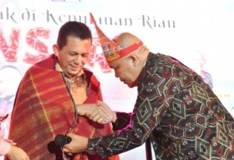 Gubernur Ansar pada Konser Musik Batak di Sporthall Indoor Temenggung Abdul Jamal, Batam, Sabtu (05/11).