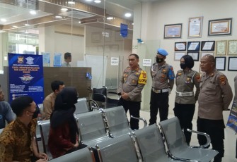 Kapolresta Bengkulu saat Cek Pelayanan Publik Anev Program Quick Wins Presisi