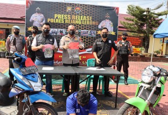 Polres Rejang Lebong saat Konferensi Pers Tersangka dan Barang Bukti