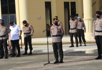 Kapolda Bengkulu Irjen Pol. Drs. Agung Wicaksono, M. Si saat Pimpin perdana apel pagi di bulan Ramadhan, Senin (04/04/2022).